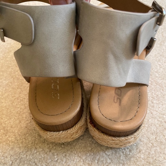 Soda Platform Sandals - Picture 9 of 10